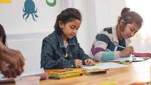 Tabloul dezechilibrelor din școala românească, într-un raport al Comisiei Europene: bani prea puțini, sprijin cvasiinexistent pentru elevii din mediile dezavantajate, lipsă de putere pentru școlile sărace