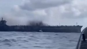 Un portcontainer sub pavilionul Singapore a luat foc în largul Indiei / 18 dintre cei 22 de membri ai echipajului au fost evacuați