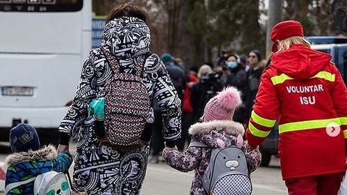 Leonardo DiCaprio a publicat pe Instagram fotografii emoţionante cu refugiaţi ucraineni şi cu cei care îi ajută, între care şi o imagine din România