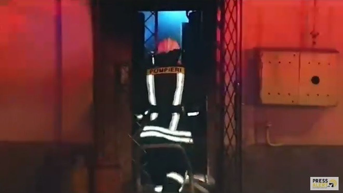 Incendiu puternic la la un depozit de paleţi de pe Şoseaua Morarilor din sectorul 2 al Capitalei
