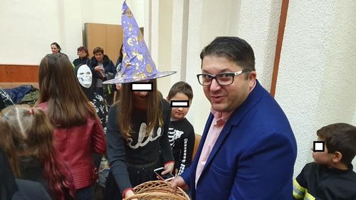 Scandal la Orşova între primarul de la Pro România şi viceprimarul PNL care a fost trimis să lucreze într-un birou insalubru, la o fostă grădiniţă
