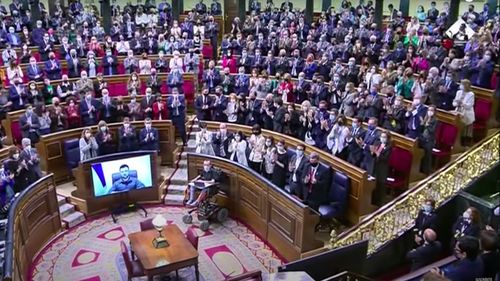În fața Parlamentului Spaniei, Zelenski compară războiul din Ucraina cu masacrul de la Guernica
