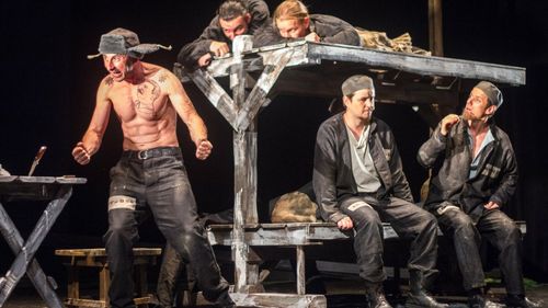 ”Nu ne răzbunați, dar amintiți-vă”: Despre suferințele românilor basarabeni în gulagul sovietic/ Cum a fost la ”Dosarele Siberiei”, spectacolul adus la Constanța de Teatrul Național din Chișinău