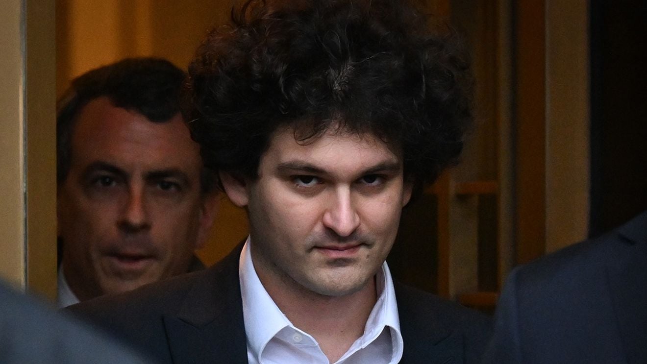 Fostul guru al criptomonedelor Sam Bankman-Fried a fost condamnat la 25 de ani de închisoare