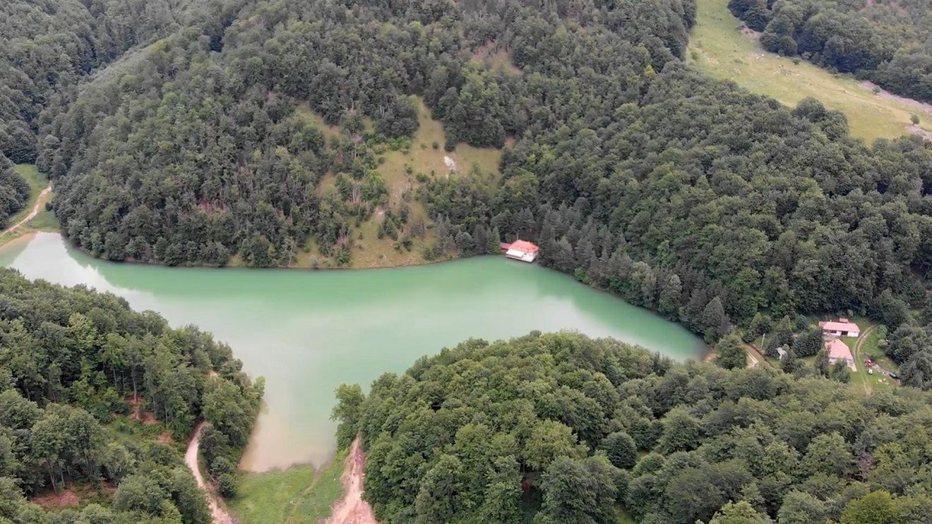 VIDEO Pauza de respirație: Peisaj de poveste, în Alba. Iezerul Ighiel, cel mai mare lac de baraj natural pe calcare din România