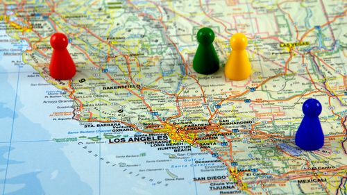 Peste 13.000 de persoane, evacuate din calea unui incendiu de vegetaţie activ în California de Nord