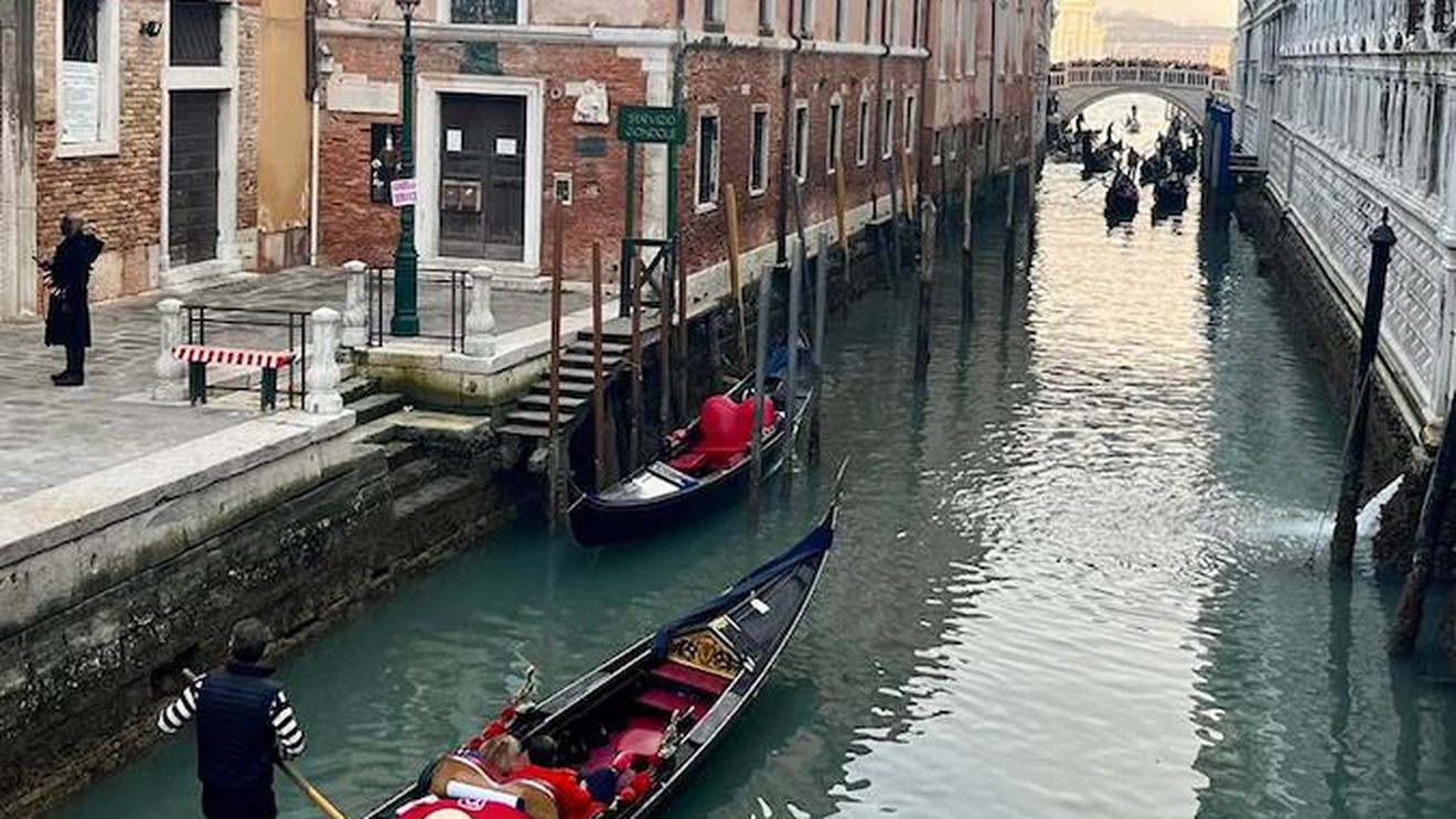 UNESCO recomandă înscrierea Veneției pe lista sa de Patrimoniu Mondial în pericol/ Orașul se luptă de ani de zile cu prea mulți turiști și cu efectele schimbărilor climatice