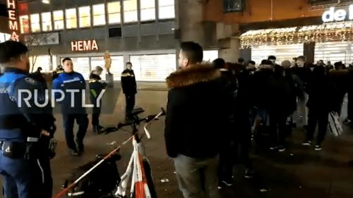 UPDATE Atac cu cuțitul la Haga/ Atacatorul a reușit să fugă, după ce a rănit  mai multe persoane/ Ipoteza unui atac terorist nu a fost confirmată