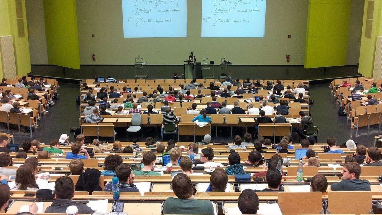 Guvernul britanic a lansat programul Turing pentru studenți / Spre deosebire de Erasmus, noul program nu prevede reciprocităţi, înscrierile la universităţi britanice vor fi mai costisitoare şi mai complicate