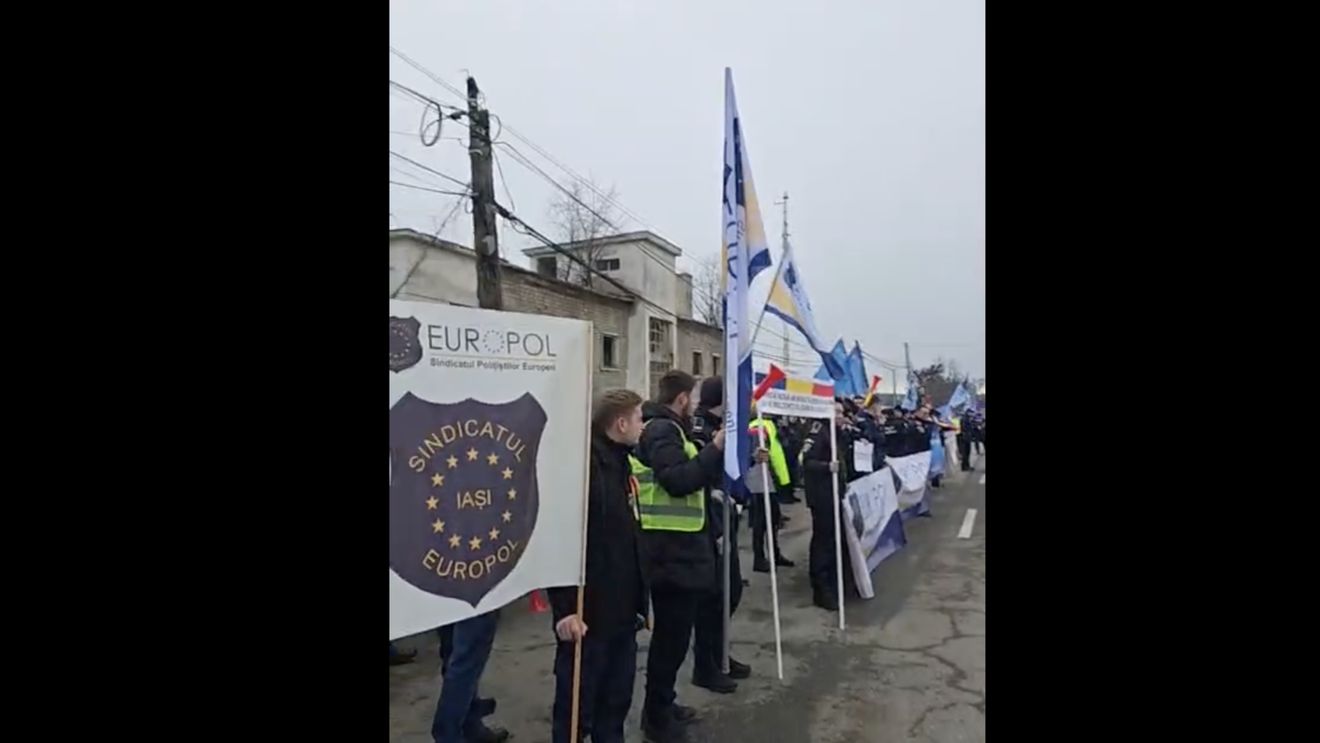 VIDEO Polițiștii protestează duminică în fața Punctului de Trecere a Frontierei Sculeni  / Sindicatul Europol anunță un protest masiv și în 17 ianuarie, în urma reducerilor salariale provocate de Ordonanța Austerității