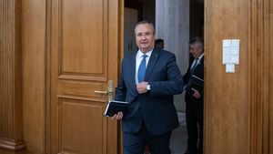 VIDEO Declarații Nicolae Ciucă: Până la finele lunii octombrie, pachetul de legi ale Educației va fi adoptat în Guvern și trimis în Parlament / Întrebat dacă se simte vizat de declarațiile președintelui Iohannis despre plagiat: Nu am nici un fel de problemă, e o anchetă în desfășurare