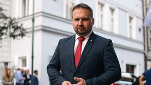 Ministru ceh, sub tirul criticilor după ce a participat la o petrecere în noaptea atacului armat din Praga soldat cu 14 morţi