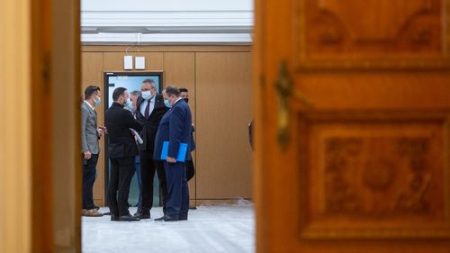 SURSE Liderii PNL încercă să negocieze sprijin pentru guvernul Ciucă înaintea votului de miercuri/ Marți, înâlnire cu liderii PSD și USR