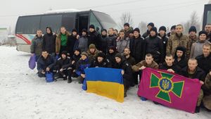 VIDEO Ucraina a primit înapoi 116 soldați în cadrul unui schimb de prizonieri de război cu Rusia / Printre militari se află „apărători de la Mariupol, partizani din Herson și lunetiști din vecinătățile orașului Bahmut”