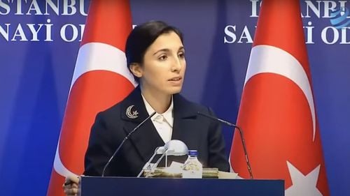 Hafize Gaye Erkan, guvernator al Băncii Centrale a Turciei, spune că s-a mutat înapoi cu părinții din cauza preţurilor la imobiliare: Nu am găsit o locuinţă la Istanbul. Este extrem de scump