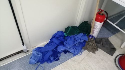 Plouă în spitalul mobil COVID de la Lețcani, iar temperatura în saloane este de 14-17 grade / Raed Arafat spunea luni că spitalul va fi redeschis în scurt timp