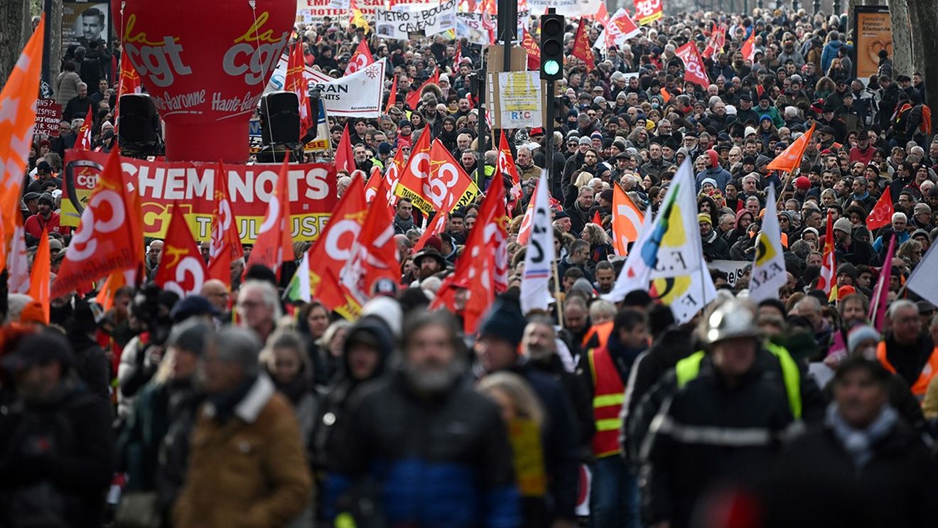 Noi proteste masive în Franţa împotriva reformei sistemului de pensii
