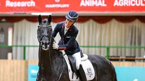 Tripla campioană olimpică la echitație Charlotte Dujardin se retrage de la JO după difuzarea unei înregistrări video în care apare lovindu-şi calul