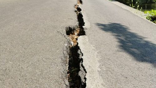 Lucrări de urgență pe 30 m de alei periculoase din Parcul Herăstrău / Autorizația pentru consolidarea malurilor, amânată din 2024