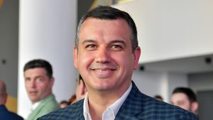 Eugen Tomac continuă, marți, consultările cu formațiunile parlamentare în vederea formării viitorului guvern / Are programată o întâlnire și cu partidul extremist POT