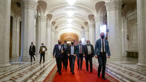 Lucian Bode: Sâmbătă, la 14:00, reluăm negocierile și stabilim ministerele/ Fostul nostru președinte a negociat așa bine că am ajuns să dezvoltăm România cu Ministerul Culturii/ Nu vrem să repetăm greșelile de la negocierile trecute