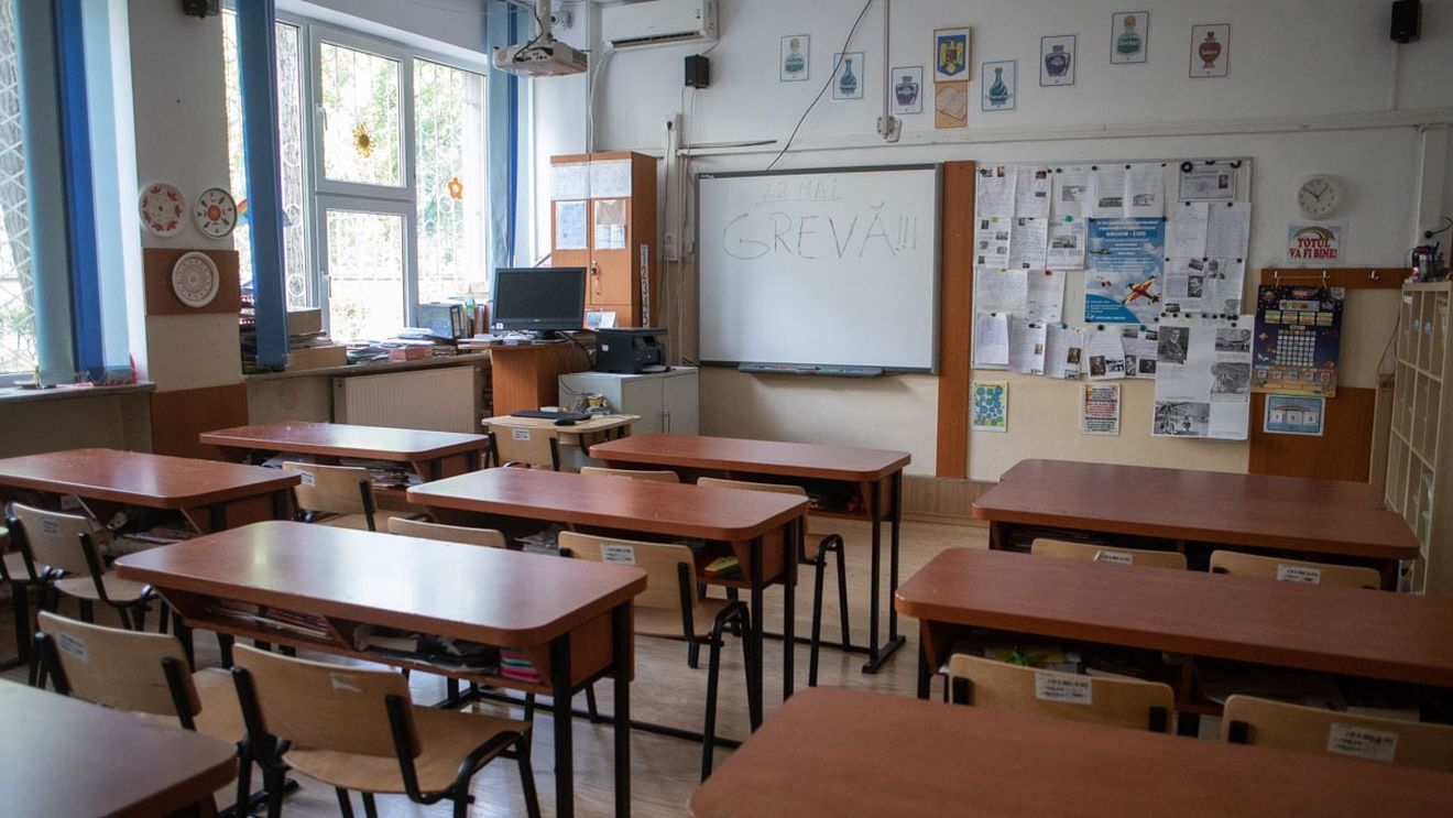 Toți elevii de gimnaziu și liceu cu medii generale între 9,50 și 10 vor primi burse de merit – surse / Aceștia se adaugă primilor 30% elevi din fiecare clasă