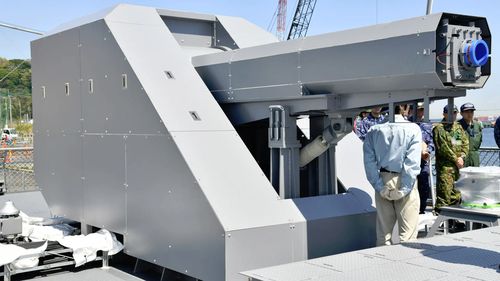 Nu mai e doar o armă de temut în universurile SF. Un railgun a fost montat pe nava militară japoneză JS Asuka / Sistemul poate contracara inclusiv rachete hipersonice
