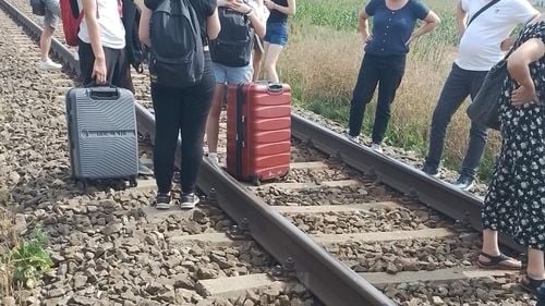 Trafic feroviar în condiţii speciale pe relaţia CF Arad – Oradea, până pe 11 februarie / Călătorii vor fi preluați de către autocare / Programul transbordărilor