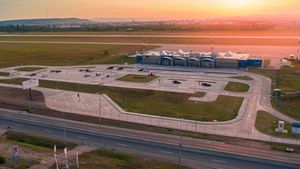 Terminal cargo la Aeroportul Oradea. Ilie Bolojan: Până în 2023 ar trebui să devină operaţional/ Companiile din jurul orașului folosesc componente electronice aduse aerian din Asia sau Europa