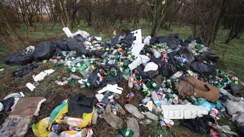 România, împânzită de gunoaie. 18 depozite ilegale de deșeuri descoperite într-o singură comună din Giurgiu