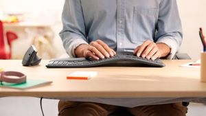 (P) Logitech ERGO K860 și MX Vertical: un duo ergonomic pentru biroul tău de acasă