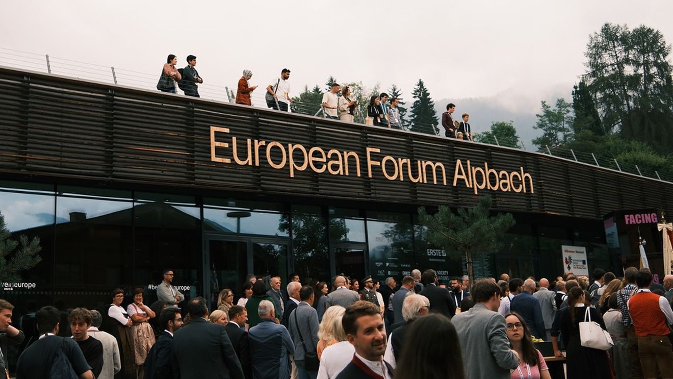 Șase tineri din România selectați între cei 4700 de participanți la European Forum Alpbach/ Dialoguri cu lideri europeni și din alte țări