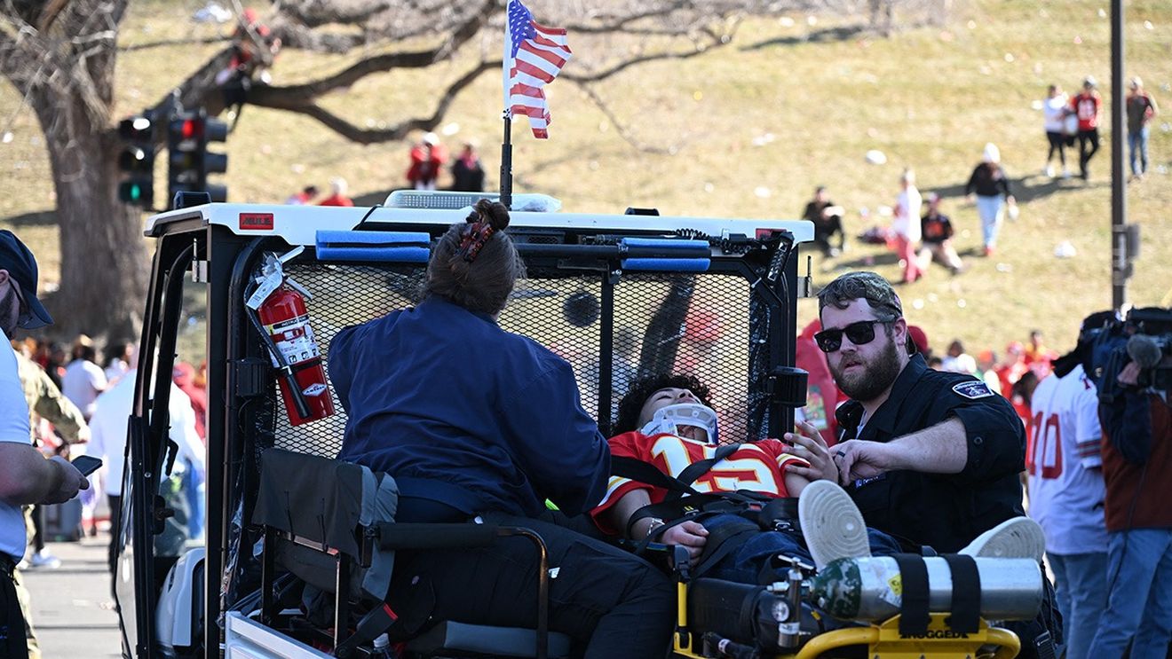 Doi adolescenți, inculpați pentru împușcăturile de la parada Super Bowl din Kansas City