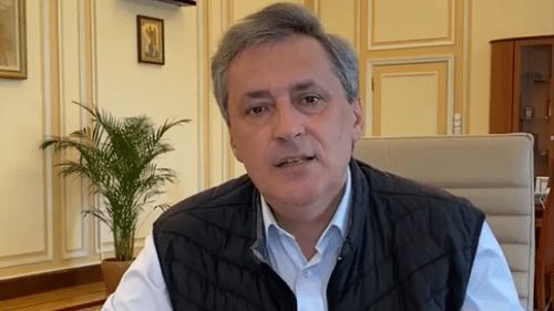 Marcel Vela a aprobat zboruri charter pentru mai multe destinaţii. Ministrul i-a transmis unei femei care a întrebat despre reluarea zborurilor din Spania că, dacă vrea să vină cu o astfel de cursă, să sune la consulat şi să spună că a vorbit cu el