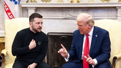 Întâlnirea dintre Trump şi Zelenski a fost tensionată şi s-a ajuns la ceartă cu ţipete. Preşedintele SUA a înjurat tot timpul şi a aruncat hărţile frontului ucrainean, cerându-i liderului de la Kiev să accepte condiţiile lui Putin - presă