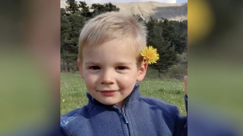 Descoperirea rămășițelor pământești ale lui Emile, dispărut acum opt luni la vârsta de doi ani, provoacă un val de durere și emoție în întreaga Franță