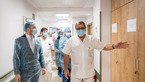 EXCLUSIV SURSE Zeci de radiologi din spitale publice și-au ”vândut parafele” unor clinici private / Interpretarea analizelor este făcută de alți doctori, cu calificări inferioare / Oficial: Cazuri de doctori la Stat care figurează cu program la privat, la zeci sau sute de kilometri distanță