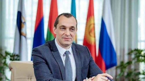 Continuă decesele misterioase ale oamenilor de afaceri ruși. Oligarhul Aleksandr Subbotin, director în cadrul Lukoil, găsit mort în circumstanțe ciudate în pivnița casei unui presupus șaman Voodoo de lângă Moscova