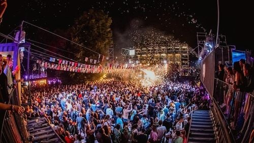 Ziua a doua de festival: Cum e să dansezi la Electric Castle alături 54.000 de oameni / Azi este așteptat cel mai intens moment al ediției: Twenty One Pilots