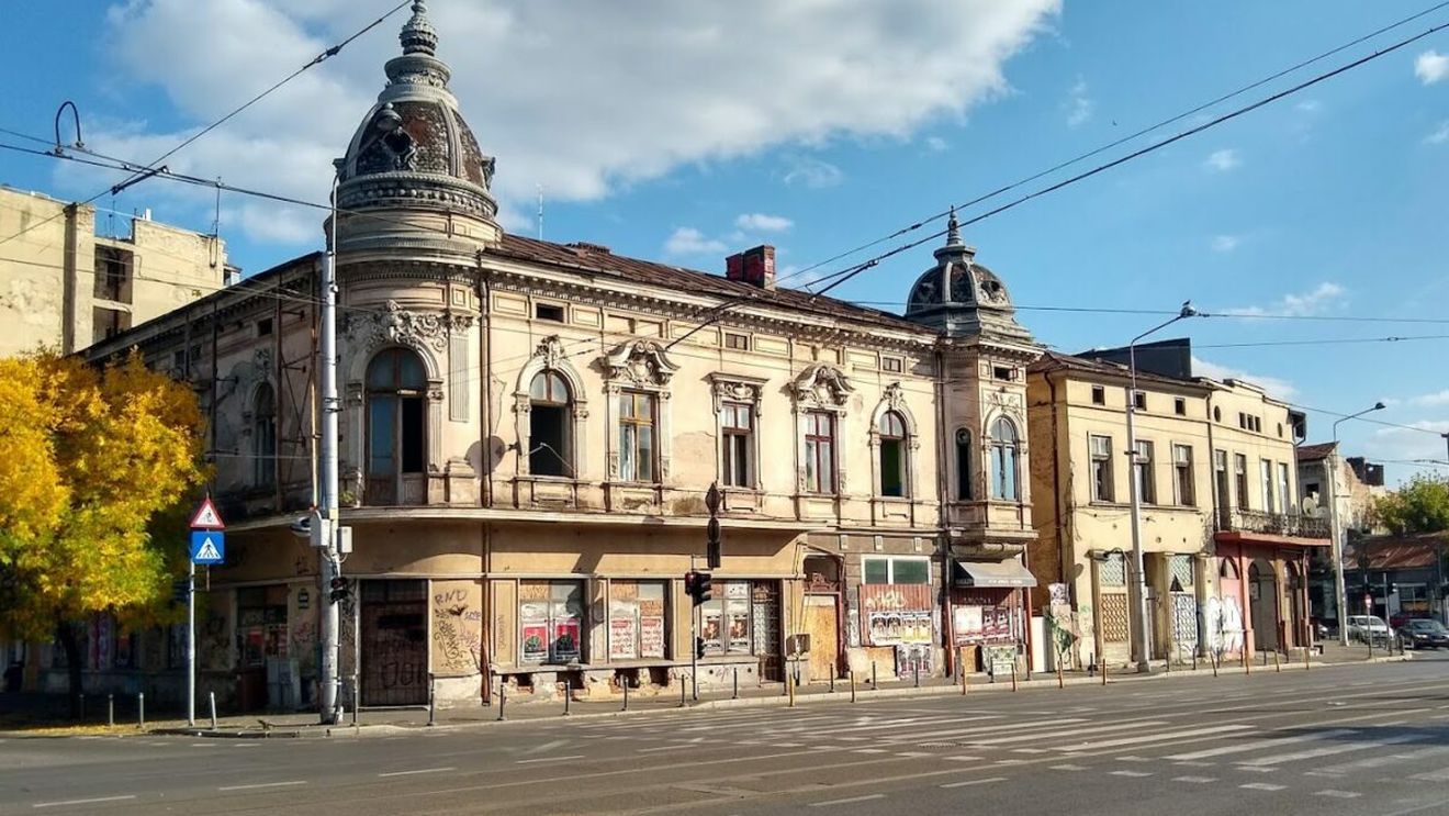 „Casa Petrescu”, clădire antebelică de pe Calea Griviței, în prezent degradată, cumpărată de Primăria Sectorului 1 din bugetul local / Ce funcțiune va avea după renovare