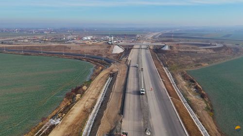 Asociația ProInfrastructura, despre epopeea Autostrăzii Transilvania: Vara viitoare se vor împlini 22 de ani de la prima lopată dată de Bechtel. Tot cam atunci ar trebui să inaugurăm și cei 26,35 kilometri ai tronsonului Chiribiș-Suplacu de Barcău