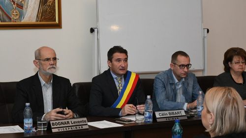 Primarul Aradului susține că nu va mări salariul nici pentru el, nici pentru viceprimari: ”Este o perioadă în care trebuie să fim mai chibzuiţi cu banul public"