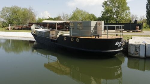 FOTO Fostă navă de pompieri și spărgător de gheață, construită în 1948 în Germania, noua apariție pe canalul Bega / ”Contabilicește e o pierdere, dar când e pasiune, nu mai faci calcule„