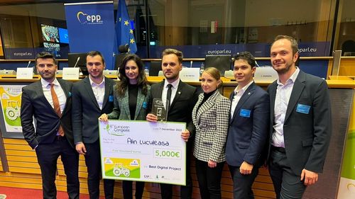 Tineri fermieri, premiați la Bruxelles pentru un proiect de digitalizare