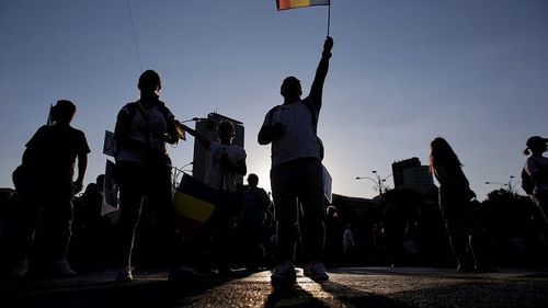 Sondaj Inscop: Naționalismul economic, dominant în societate. Majoritatea respondenților cred că firmele străine trebuie supra-impozitate și că țările mai bogate au o înțelegere ca să țină România în sărăcie / Ieșirea din UE și NATO, respinsă categoric / Intenție mare de vot pentru un candidat naționalist