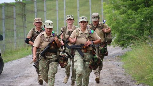 Vasile Dîncu: Aproximativ 10% din personalul Ministerului Apărării este format din femei/ Este un procent bun