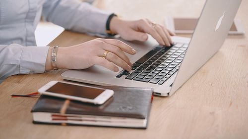 Studiu: Cât de mulțumiți sunt tinerii de locul de muncă și ce anume contează la job. Analiză a pieței muncii globale în perioada post-pandemie