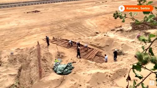 VIDEO Minerii sârbi au descoperit o navă romană într-o carieră de cărbune