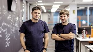 Compania românească FlowX.AI a dezvoltat o platformă cu agenți AI care ajută băncile să își modernizeze mai rapid procesele de business