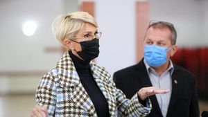 Ministrul Muncii, Raluca Turcan, către antreprenori: Motivul real pentru care românii aleg să plece de multe ori în străinătate ţine de nivelul salariilor